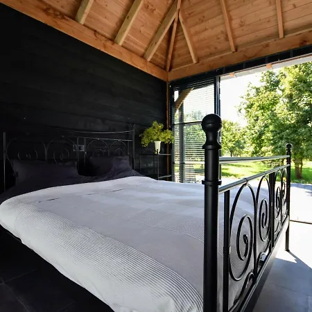 Spacious In With Pool Vakantiehuis Herveld