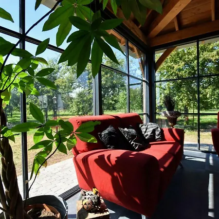Spacious In With Pool *